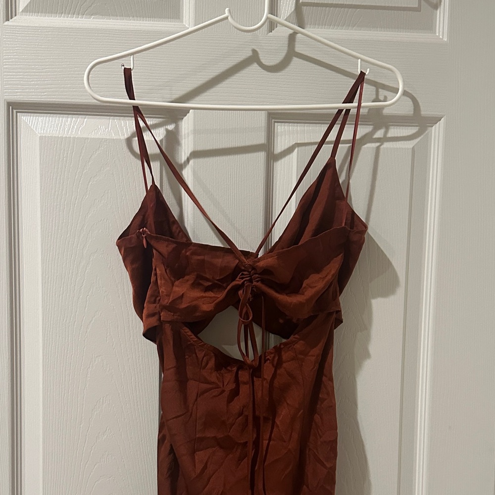 Elegant Backless Dress in Rust-Brown - Picture 6 of 8